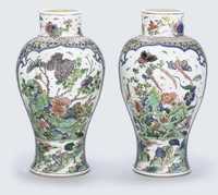 KANGXI (1662-1722) A PAIR OF UNUSUAL LARGE FAMILLE VERTE VASES